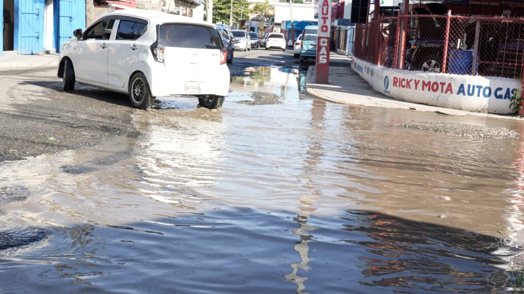 “Arreglen esos hoyos” claman residentes en SDE