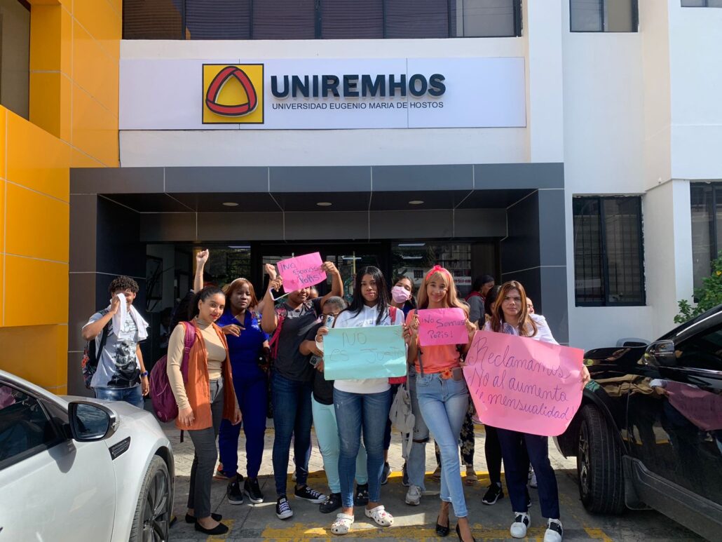 Estudiantes de UNIREMHOS denuncian aumento de matrícula sin mejoras en las condiciones académicas