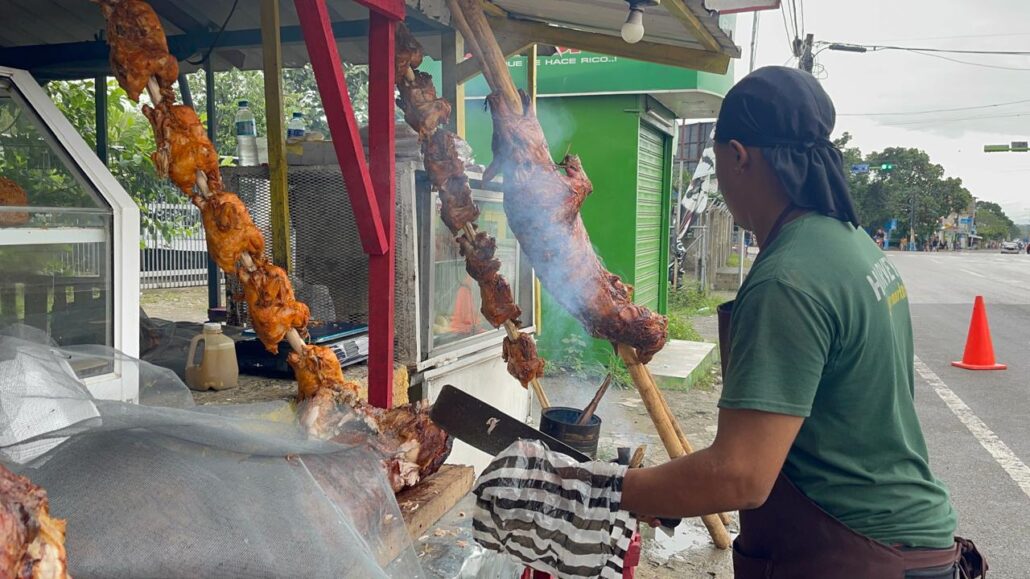 Libra de cerdo asado aumenta entre 50 y 100 pesos este año en el Cibao