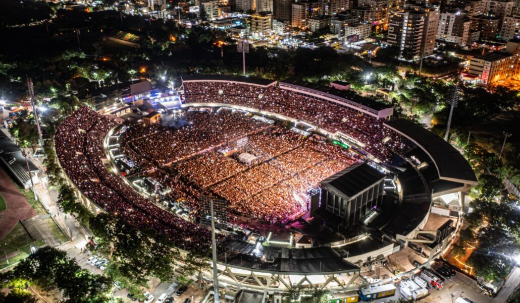 El público tuvo rol protagónico en segunda función de concierto de Aventura