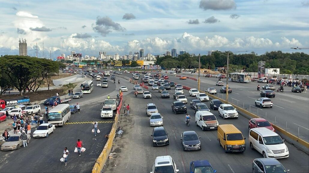 MOPC dice avanzan trabajos que harán más moderna y fluida la autopista Duarte