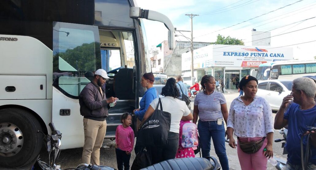 Choferes y usuarios destacan buen flujo en el transporte por víspera Año Nuevo