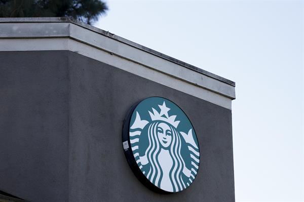 Trabajadores de Starbucks se van a la huelga en tres grandes ciudades de EE.UU.