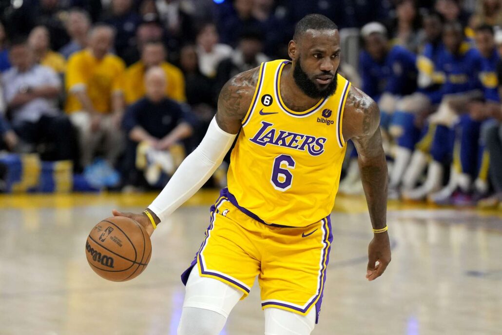 LeBron James ejercerá su opción de jugador por US$52.6 millones para la temporada 2025-26