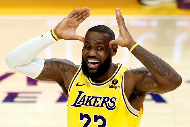 LeBron James celebra sus 40 años como 