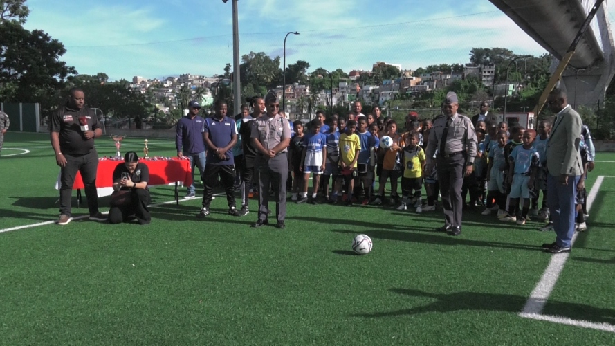 Policía Nacional deja inaugurado torneo de fútbol