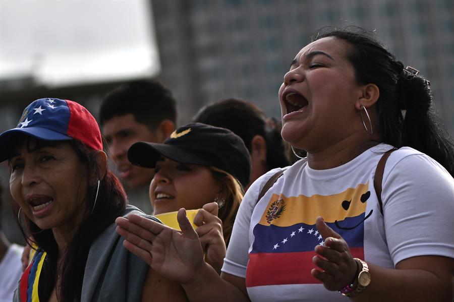 Decenas de venezolanos se manifiestan en Brasil para protestar contra Maduro