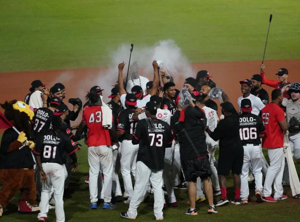 Leones del Escogido vence al Licey y conquista su corona número 17 en LIDOM