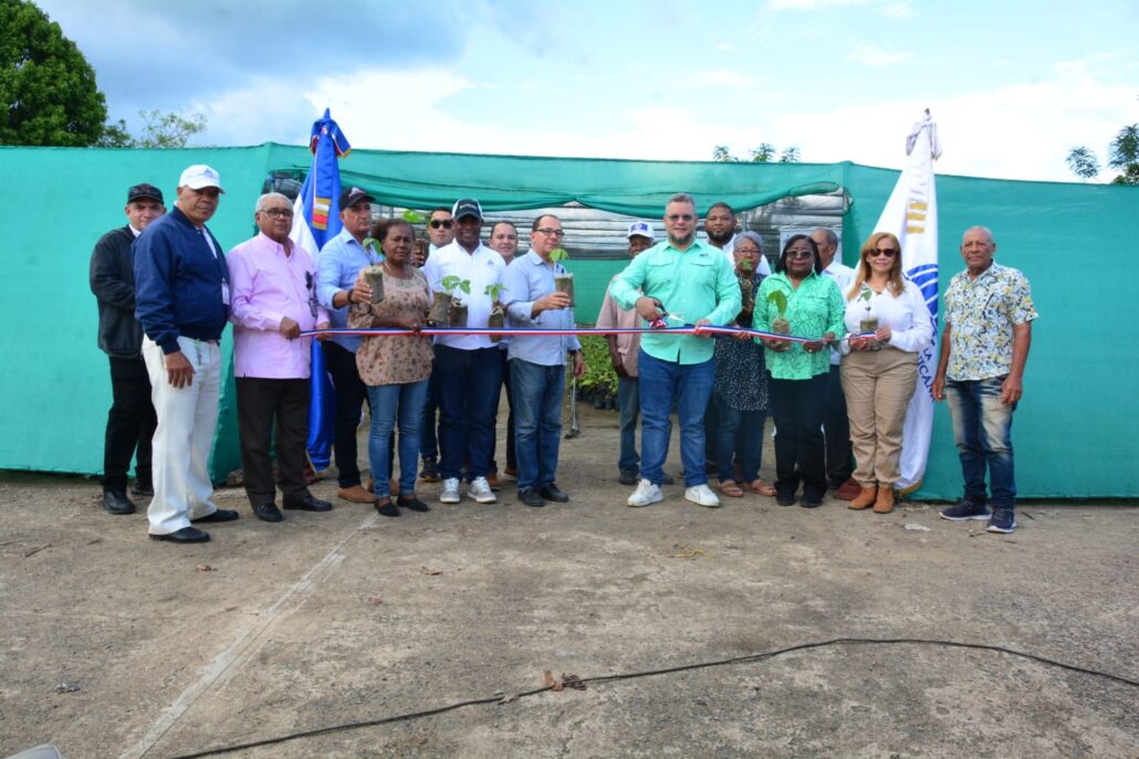 FEDA entrega vivero para productores de cacao de Hato Mayor