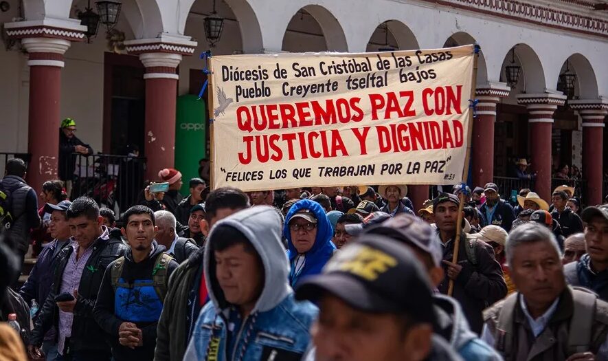 Miles de indígenas marchan en frontera sur de México ante inseguridad y violencia