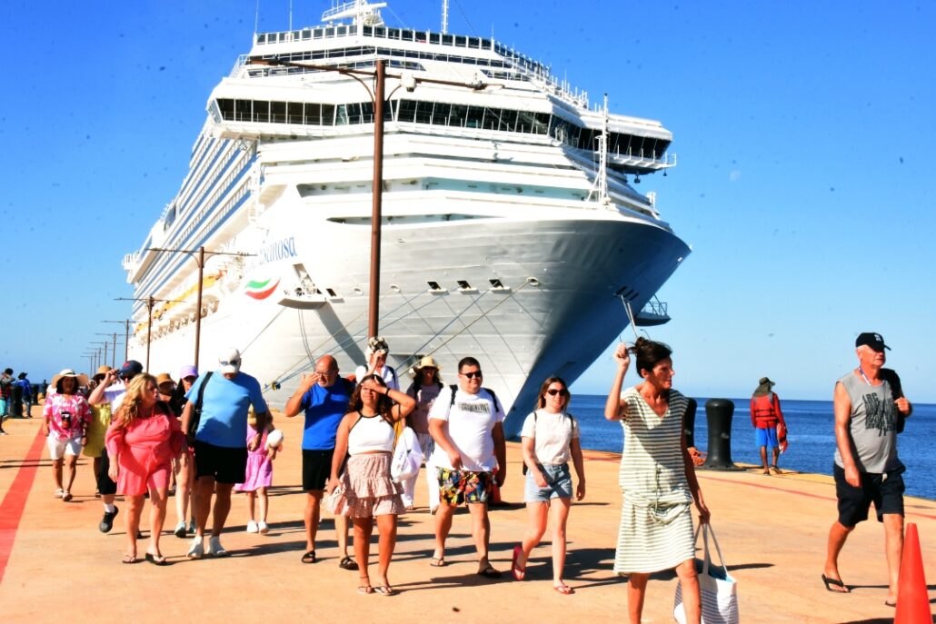 Puerto de Cabo Rojo recibe su tercer crucero en este año, octavo desde su inauguración