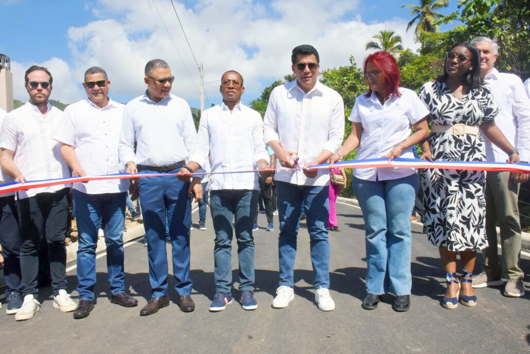 David Collado entrega obra en Arroyo Barril y deja iniciadas otras