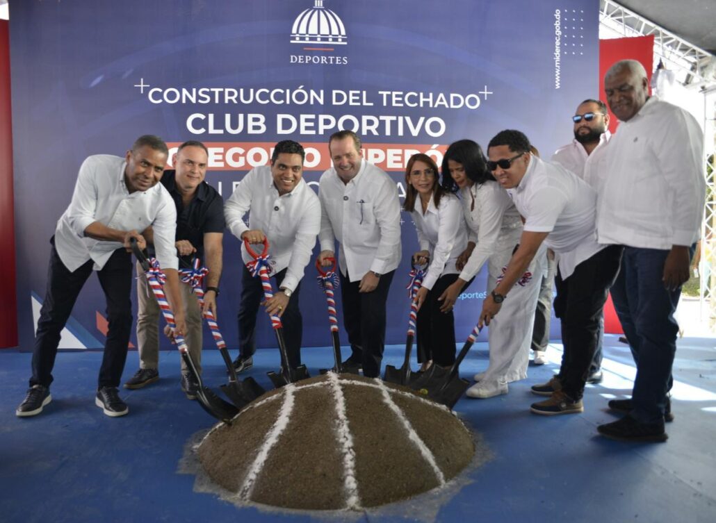 Kelvin Cruz y José Paliza dan inicio a construcción de techados en Puerto Plata