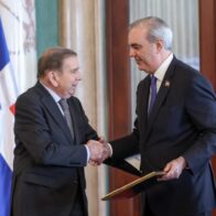 Dominicanos saludan recibimiento que dio el presidente Luis Abinader a Edmundo González