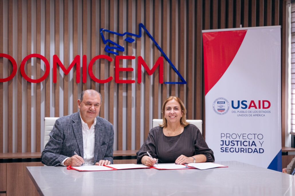 DOMICEM y USAID firman convenio para promover la cultura de paz y prevenir violencia