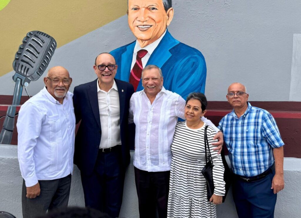 Leonardo Aguilera es homenajeado con mural en Santiago