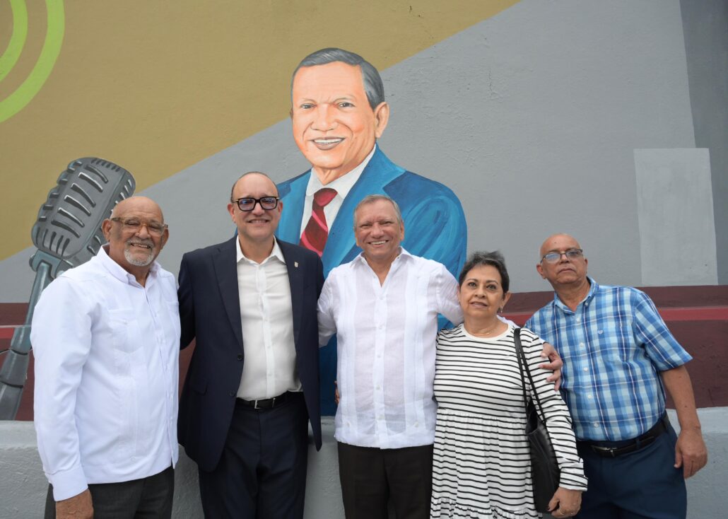 Leonardo Aguilera es homenajeado con mural en Santiago