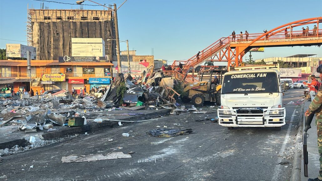 MOPC inicia demolición de casetas en el kilómetro 9 de la autopista Duarte para ampliación de carriles