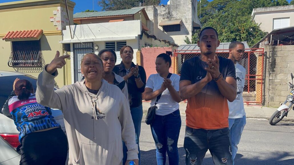 Familiares exigen justicia por muerte de un hombre en Santiago