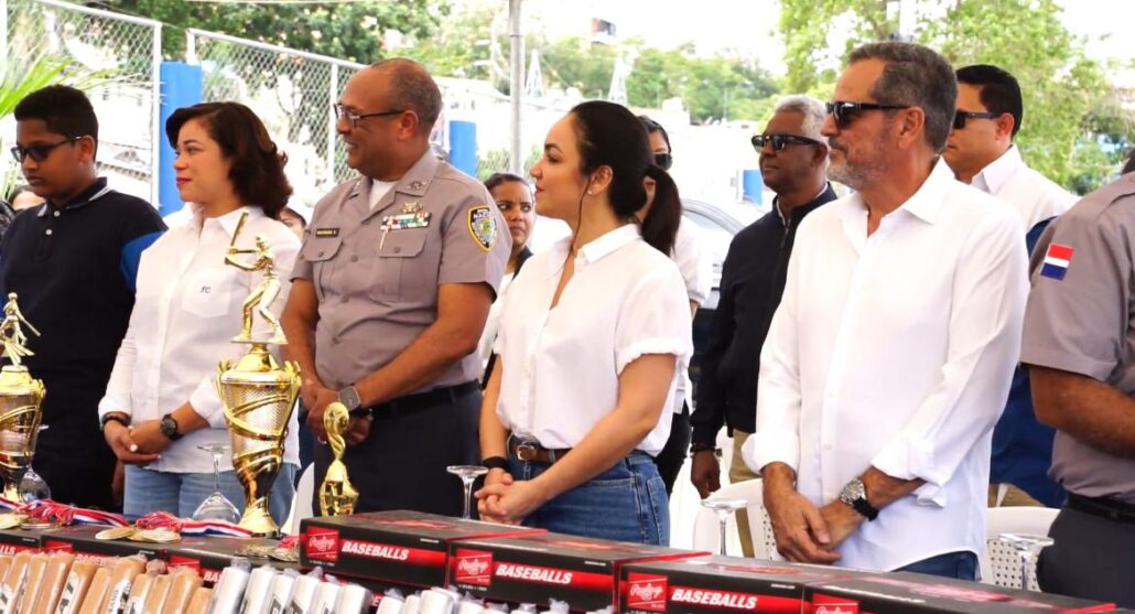 Inauguran Torneo de Béisbol Infantil en La Zurza, dedicado a la ministra Faride Raful