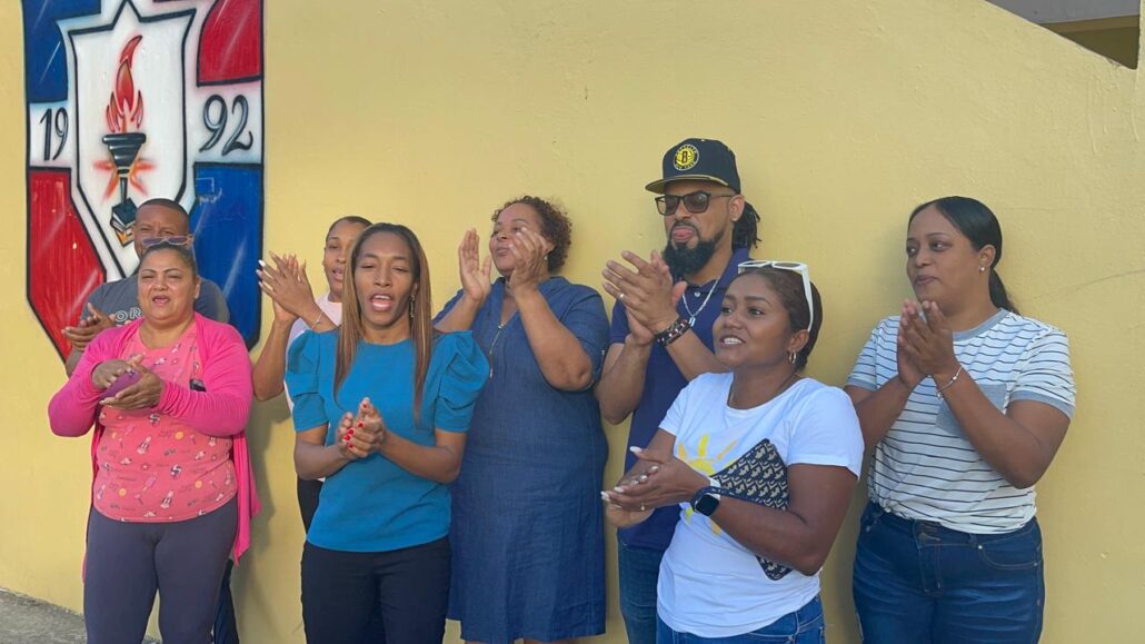 Padres de estudiantes exigen al Minerd nombramiento de personal esencial en Liceo de Santiago