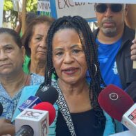 Gremios del sector salud protestan frente al SNS exigiendo