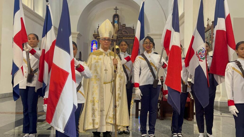 Arzobispo de Santiago llama al Gobierno a prepararse para deportaciones de dominicanos desde EE.UU.