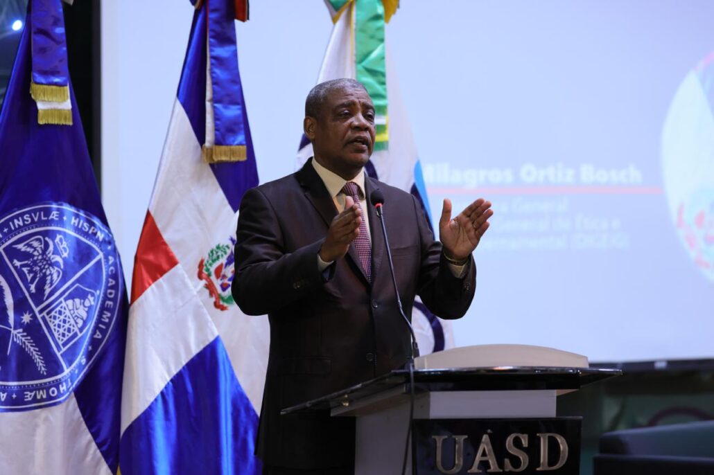 INAP celebra el Día del Servidor Público con conferencia de Ortiz Bosch sobre ética gubernamental