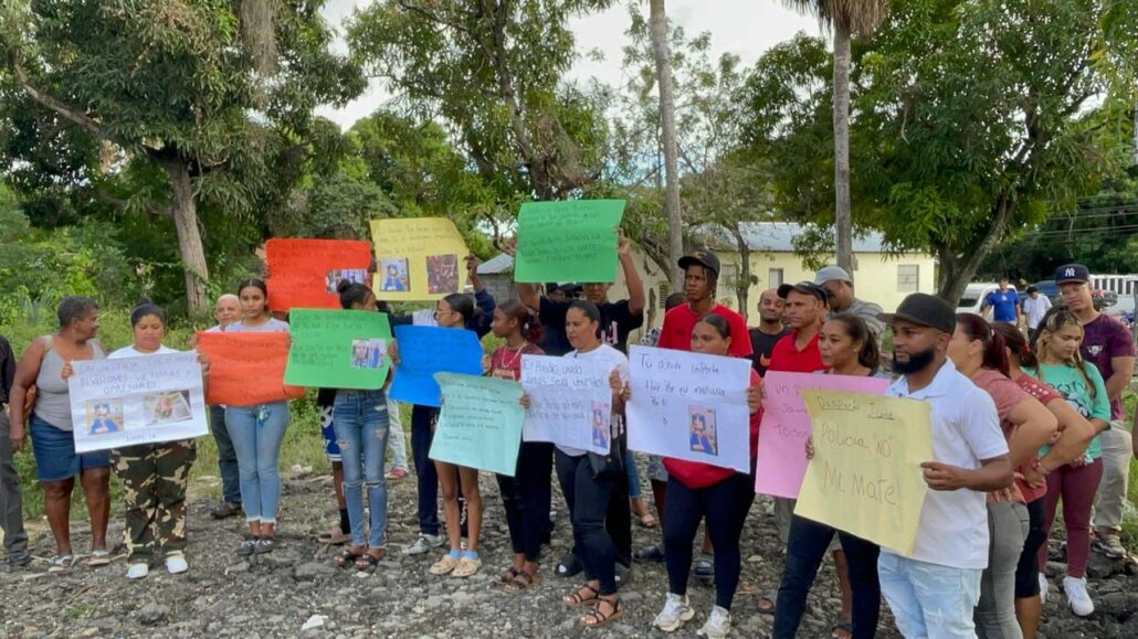 Familiares exigen justicia por adolescente baleado por un policía en Esperanza