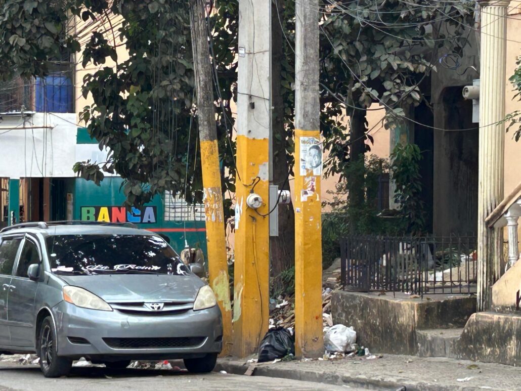 Apagones, basura y delincuencia: moradores de Haina denuncian abandono y exigen soluciones