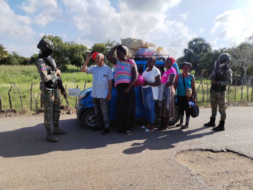 Ejército detiene a 30 haitianos indocumentados en Montecristi