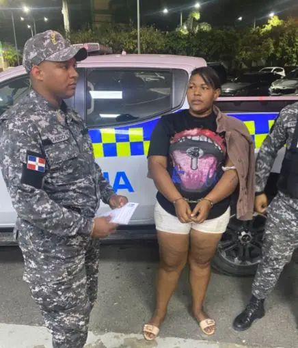 Apresan mujer acusada de apuñalar a su pareja en Yamasá, Monte Plata.