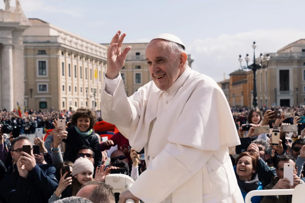 El papa promueve una cumbre internacional para ayudar a proteger a los niños