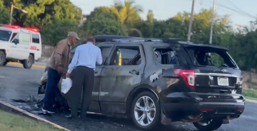 Vehículo se incendia en las inmediaciones del Faro a Colón