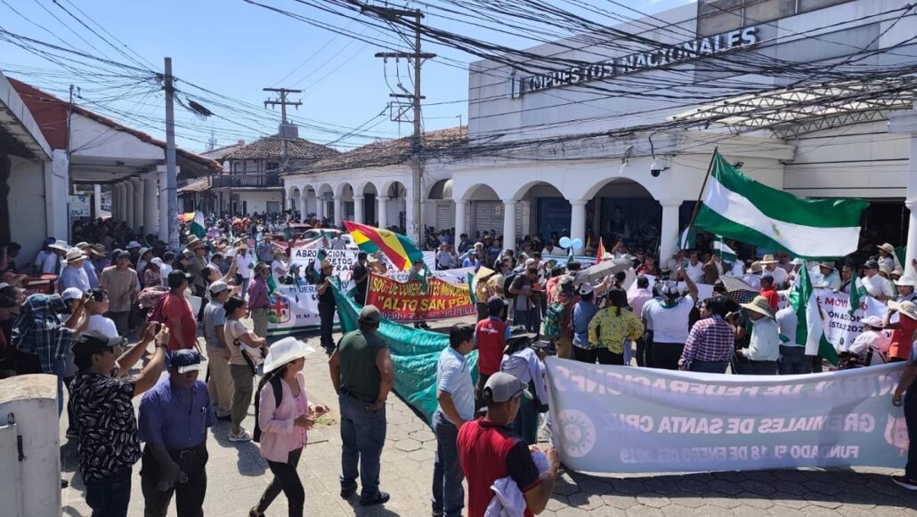 Sectores de Bolivia se movilizan contra una ley que autoriza la confiscación de mercadería