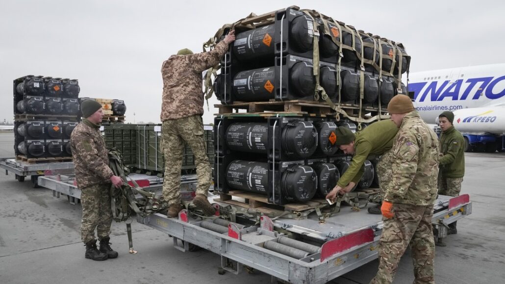 EEUU suspende la venta de armas a Ucrania