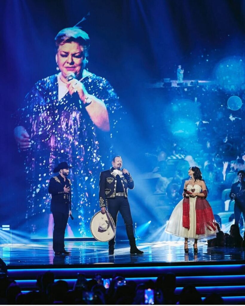 “Los Aguilar”, rindieron homenaje póstumo a Paquita la del Barrio en Premio Lo Nuestro | De Último Minuto