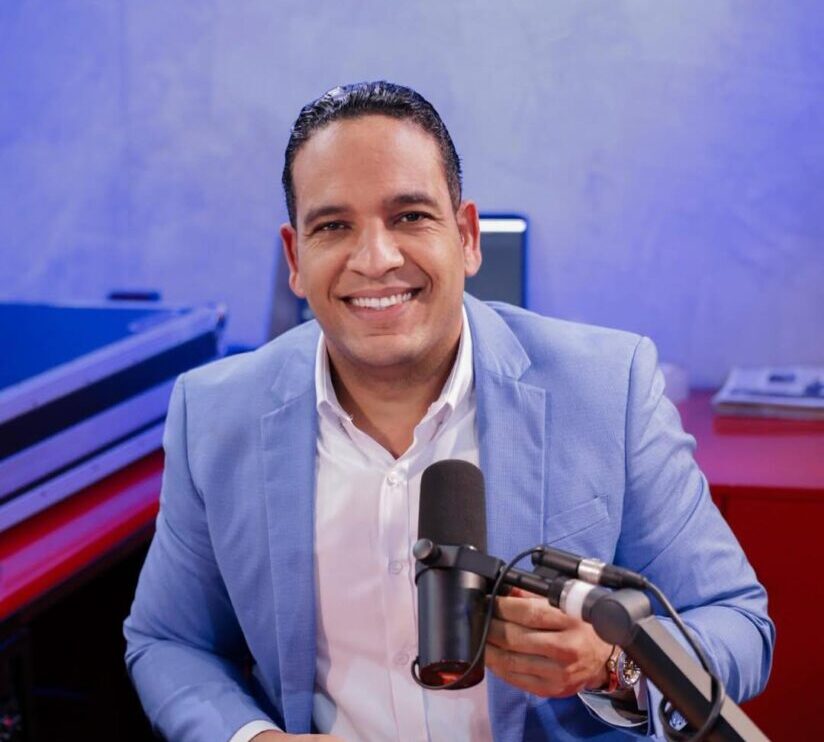 Hansel García celebró este 2025, 15 años de su entrada a la radio.