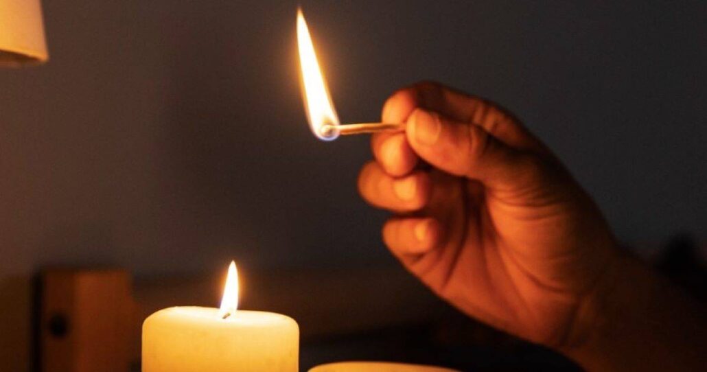 Las Terrenas sin energía eléctrica por caída de palma sobre tendido eléctrico