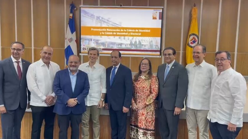 JCE presenta proyecto de renovación para cédula de identidad y electoral en Santiago