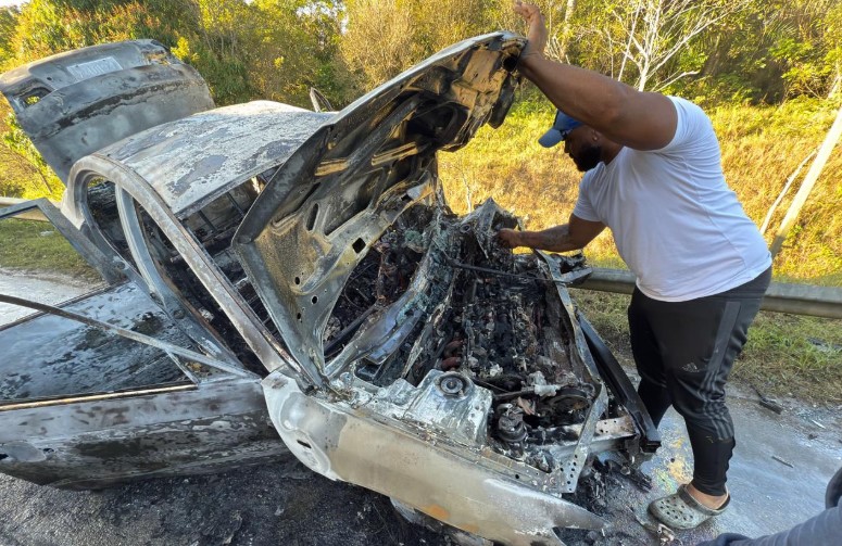 Al menos cinco heridos en aparatoso accidente en la autovía del Nordeste