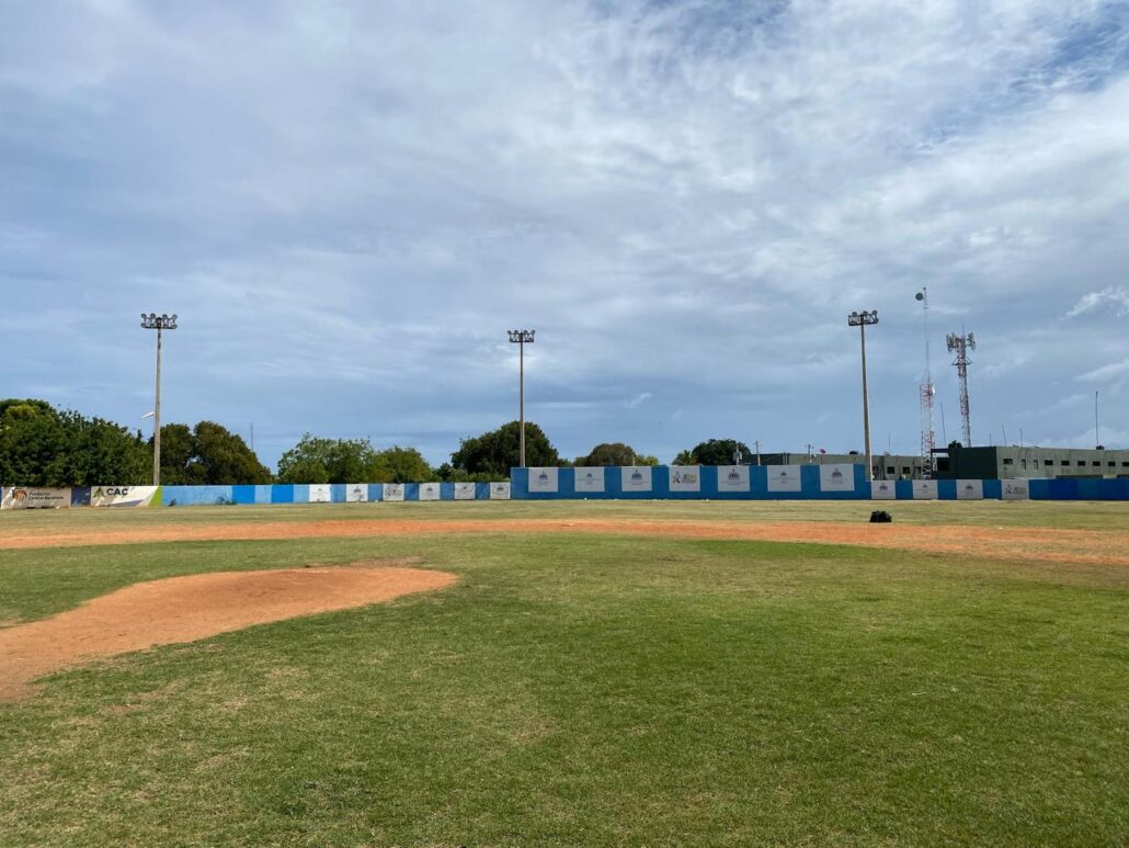 INEFI realiza operativo de mantenimiento en el Estadio de Béisbol Nadin Hazoury de Barahona - Noticias de hoy en República Dominicana | De Último Minuto
