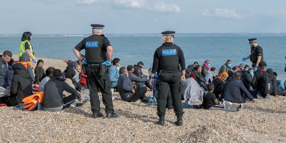 El Reino Unido denegará la ciudadanía a los migrantes que entren de manera ilegal