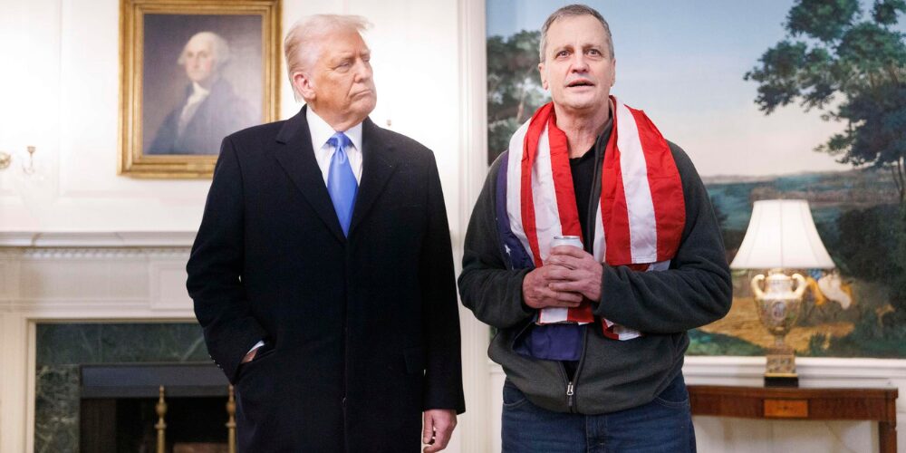Trump recibe en la Casa Blanca al estadounidense liberado por Rusia