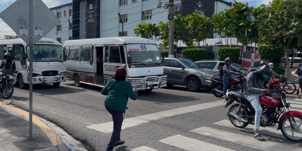 Ciudadanos dudan de la efectividad del Plan de Seguridad Vial 2025-2030 del Intrant