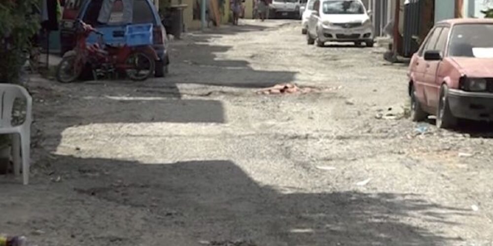 Residentes de la calle San Antonio en Los Alcarrizos denuncian abandono y exigen intervención
