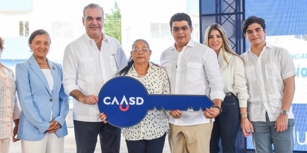 Abinader entrega 144 apartamentos a familias desplazadas de cañada de Guajimía