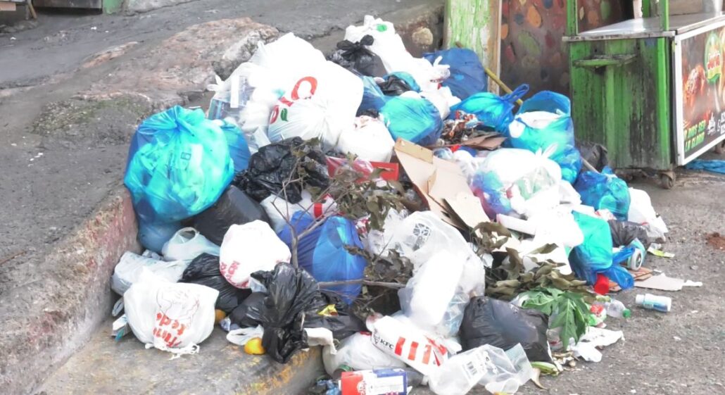 Ciudadanos del municipio de Haina se quejan por la lentitud en la recogida de basura