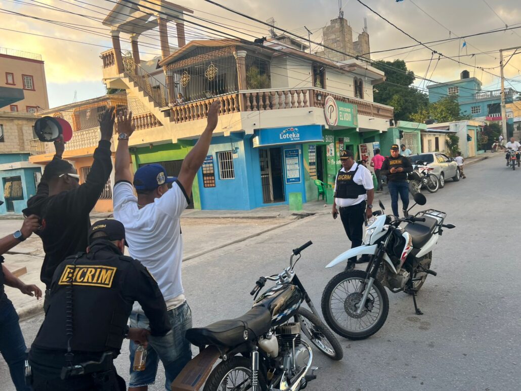 Operativos preventivos de la Policía Nacional refuerzan seguridad en La Romana