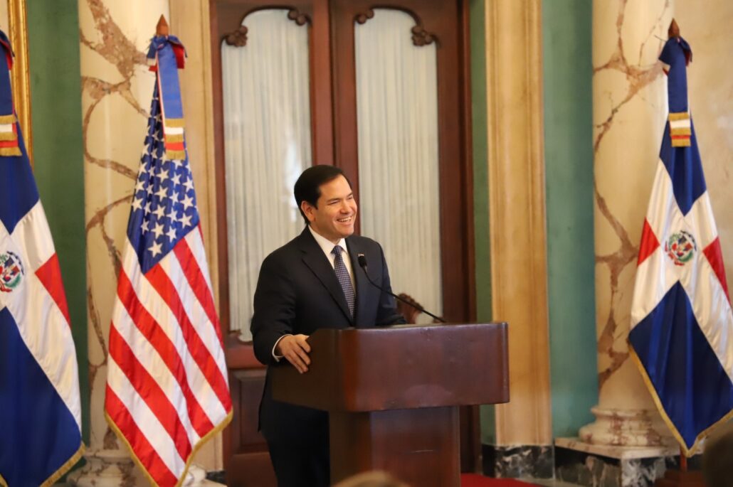 Marco Rubio anuncia disposición para expandir programas de ayudas en RD